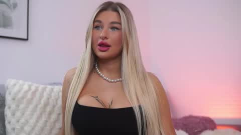 Carina online show from November 18, 9:51 pm