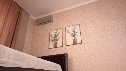 avelorialove online show from April 9, 10:21 am