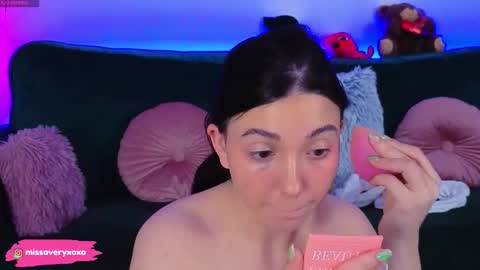 AveryWillow online show from March 23, 12:04 am