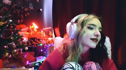 Avriel online show from December 25, 5:37 am