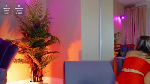 AVRILL CYRUX online show from November 4, 7:42 am