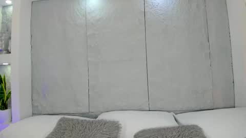 Avy  online show from September 24, 11:39 am