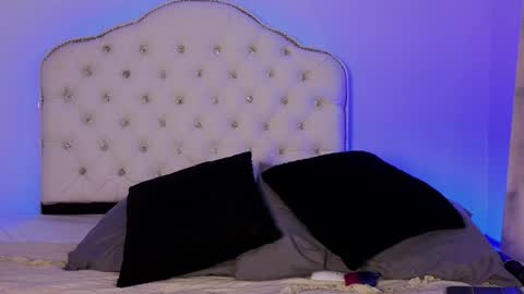 axarasss online show from April 18, 1:46 pm