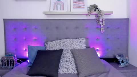 AXEL  online show from April 30, 10:36 pm
