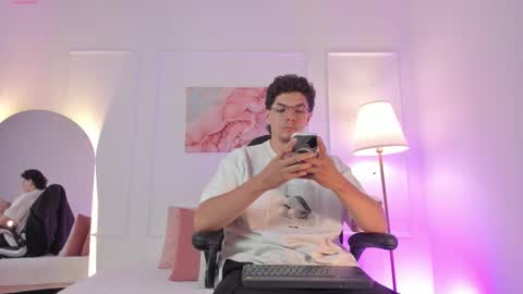 Yooung King  online show from February 18, 2:00 am