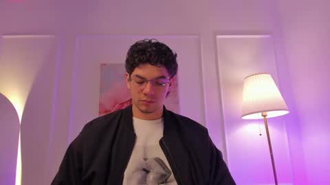 Yooung King  online show from February 15, 11:31 am