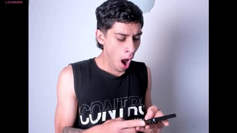 axel davis  online show from November 30, 7:59 am