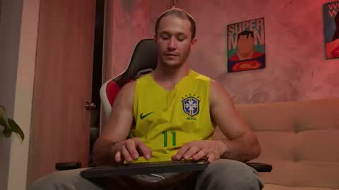 Axel Fairchaild online show from February 15, 1:21 pm