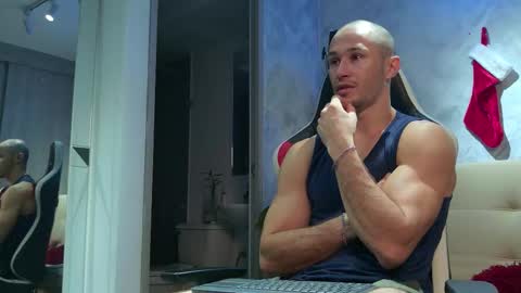 Axel Fairchaild online show from December 16, 12:22 pm