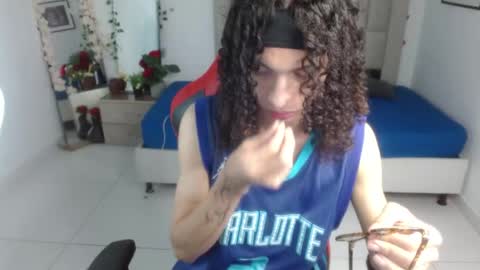 Axel online show from May 17, 1:04 am