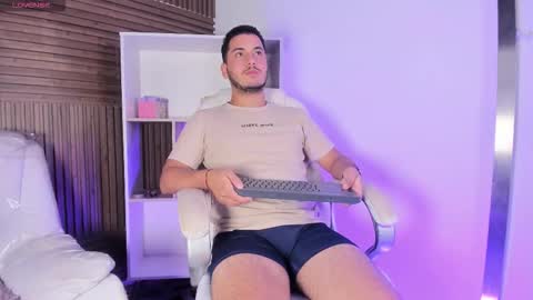 axel_grey_ online show from November 7, 2:19 pm