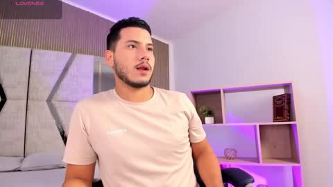 axel_grey_ online show from February 17, 12:48 pm