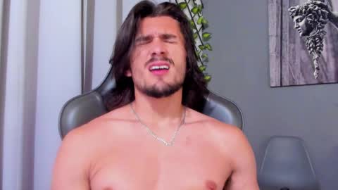 Snapshot of axel_owen chatting on February 17, 9:00 pm Axel online show from February 17, 9:00 pm