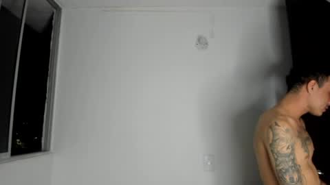 axel_smith10 online show from April 26, 5:05 am