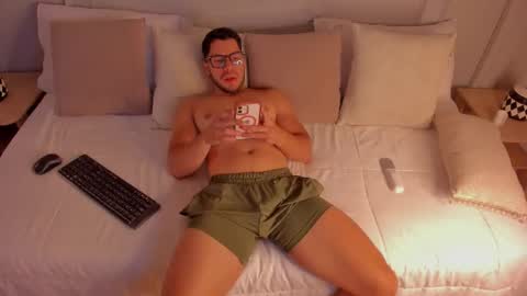 Axel online show from January 12, 3:30 pm