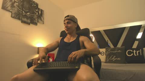 axelmartinezz online show from May 5, 9:09 pm