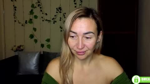 Jully online show from December 2, 6:28 pm