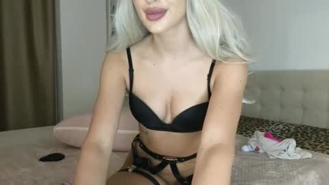 Ayabellle online show from December 18, 11:00 pm