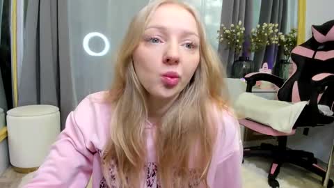 SundyRose online show from February 28, 9:02 am