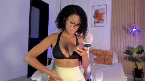 Ayleen online show from December 5, 1:42 pm