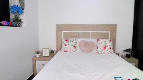 Snapshot of aylin_ross chatting on September 22, 4:44 pm Aylin Ross online show from September 22, 4:44 pm