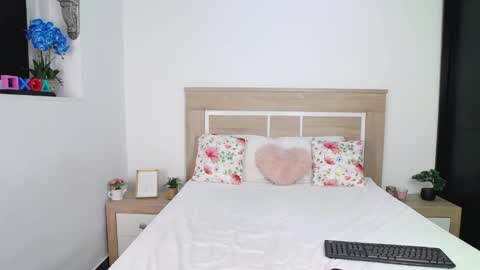 Snapshot of aylin_ross chatting on September 19, 8:01 pm Aylin Ross online show from September 19, 8:01 pm