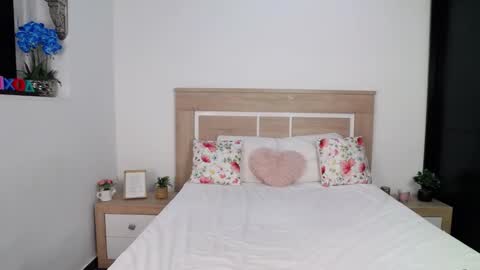 Snapshot of aylin_ross chatting on September 17, 5:27 pm Aylin Ross online show from September 17, 5:27 pm