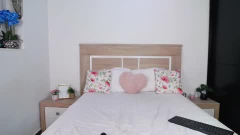 Snapshot of aylin_ross chatting on October 17, 6:23 pm Aylin Ross online show from October 17, 6:23 pm