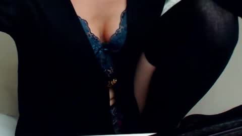 Snapshot of aylynrichard chatting on September 22, 8:24 pm aylynrichard online show from September 22, 8:24 pm