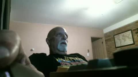 azjohnny online show from April 8, 2:58 am