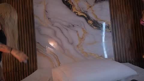  HONEY AZUL   online show from April 4, 7:32 pm