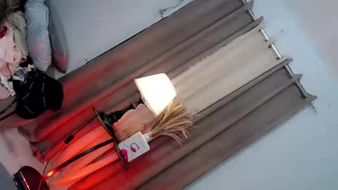 Snapshot of baby_monica18 chatting on October 15, 5:00 am Goddess Monica online show from October 15, 5:00 am