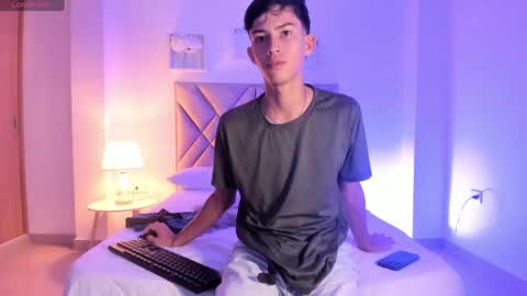 baby_noaht online show from June 6, 9:09 pm