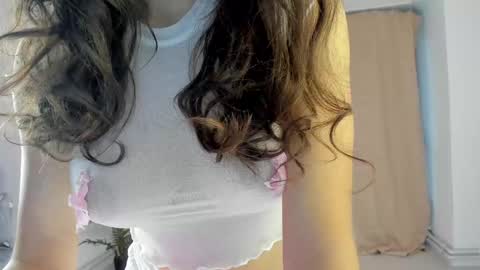 Snapshot of babyaylin chatting on October 17, 5:00 am Aylin  online show from October 17, 5:00 am