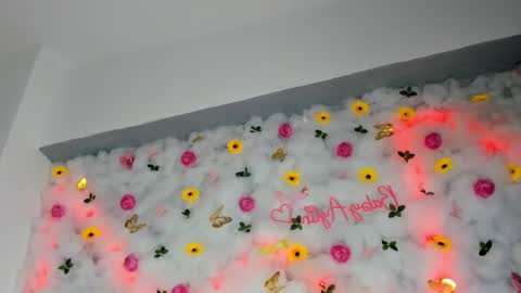 Snapshot of babyaylin chatting on February 11, 12:04 pm Aylin  online show from February 11, 12:04 pm