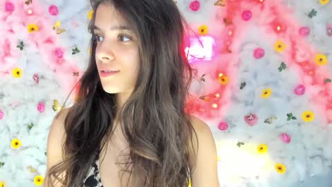 Snapshot of babyaylin chatting on January 14, 8:20 am Aylin  online show from January 14, 8:20 am