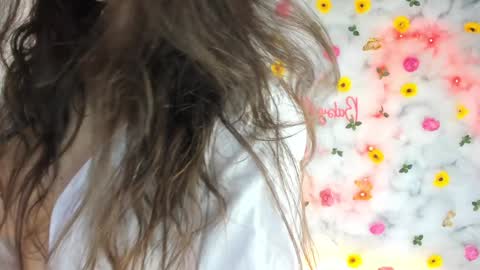 Snapshot of babyaylin chatting on February 6, 9:00 am Aylin  online show from February 6, 9:00 am