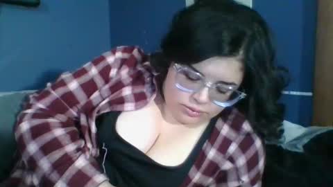 Snapshot of babyelle0 chatting on December 8, 12:13 am Your Highness Elle online show from December 8, 12:13 am