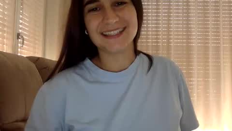 Snapshot of babyelodie12 chatting on October 20, 11:26 am BabyElodie12 online show from October 20, 11:26 am