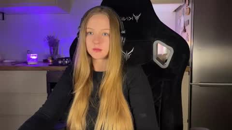 NEXT STREAM  1AM GMT3  Alice    online show from September 30, 8:47 am