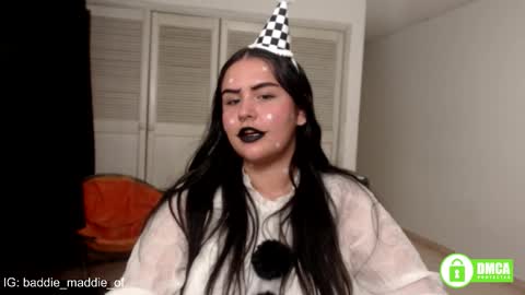 Snapshot of baddie_maddie_ chatting on November 1, 8:13 am want custom text me through my snap 3 online show from November 1, 8:13 am