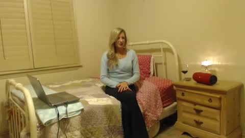 Happy Girl online show from January 16, 5:11 am