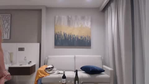 Happy Girl online show from December 21, 6:09 am