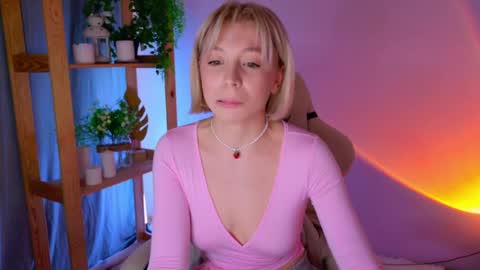 Elly online show from April 12, 11:58 am