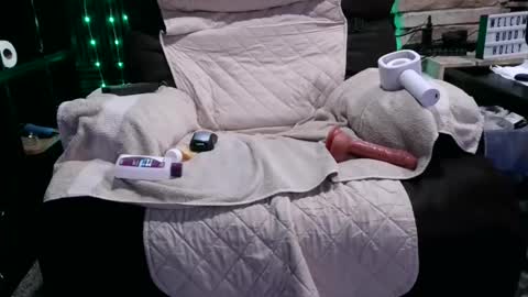 BANJOEY online show from December 15, 7:35 am