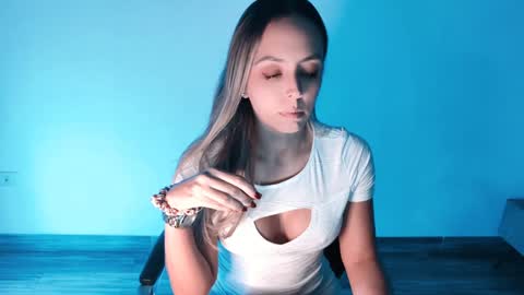 Snapshot of barbara_weber chatting on January 7, 1:17 am barbara_weber online show from January 7, 1:17 am