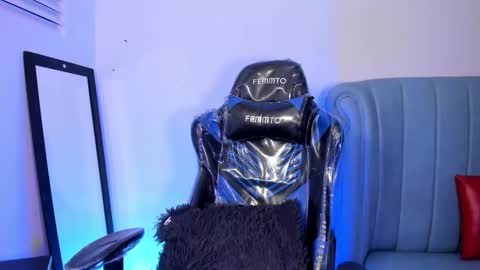          I work from home this is my room 3 online show from November 30, 7:15 am