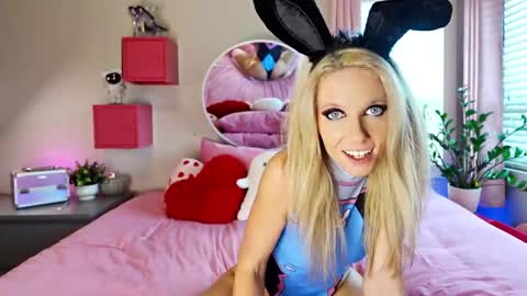 Snapshot of barbieblueyes chatting on October 27, 8:20 pm Barbie online show from October 27, 8:20 pm