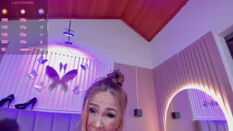 Chantall online show from June 17, 3:33 am