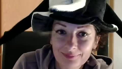 Raluca online show from November 1, 8:08 pm